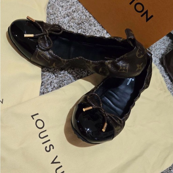 AUTHENTIC LOUIS VUITTON "FLIRTY MONNOGRAM"  Ballet Flats. Size Euro 39 - Picture 1 of 4